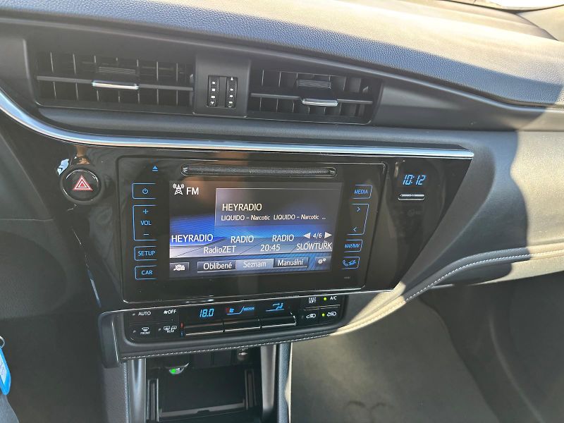 Toyota Auris 1.6 Valvematic Active - fotka 17 z 25