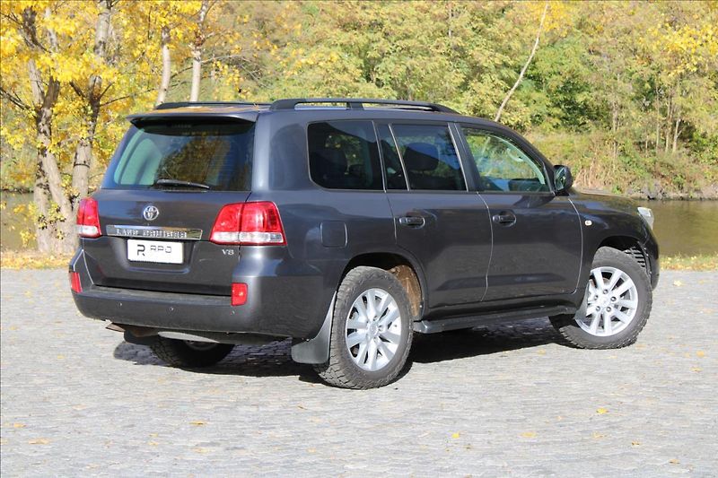 Toyota Land Cruiser 200 4.5 D-4D V8 / CZ - fotka 1 z 38