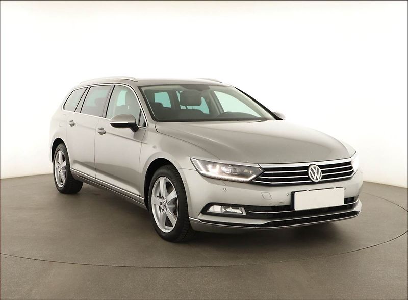 Volkswagen Passat (2016) Highline 2.0 TDI, Navi - fotografie inzerátu
