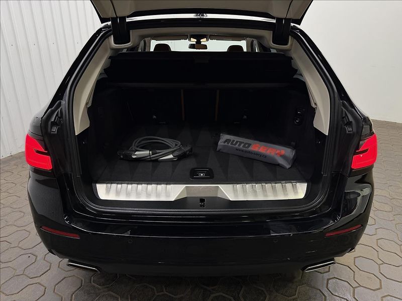 BMW Řada 5 530E XDRIVE ACC LASER TAŽNÉ - fotka 39 z 47
