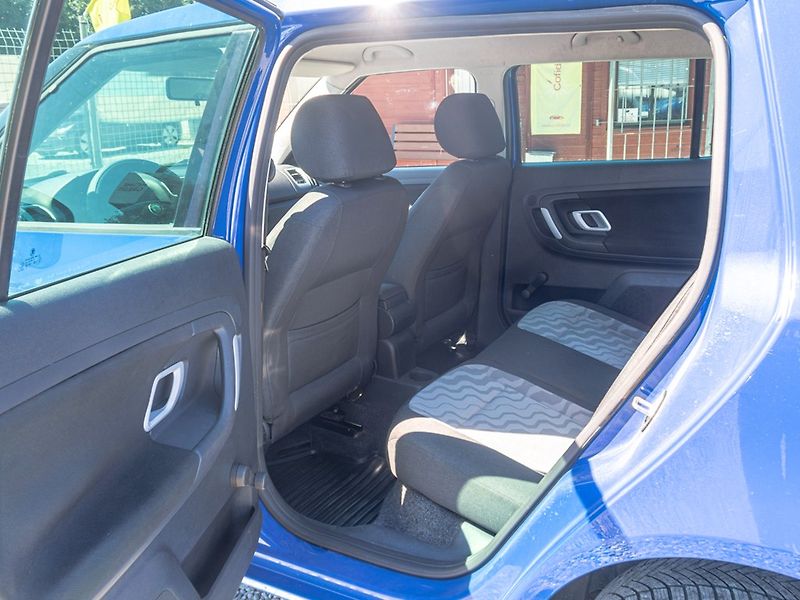 Škoda Fabia (2010) 1.2HTP 51KW AC - PO SERVISU - fotka 27 z 35