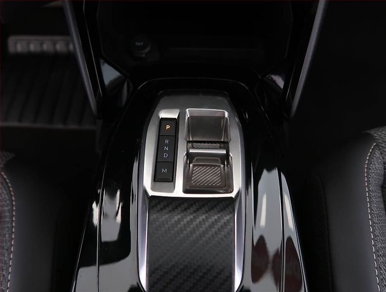 Peugeot 2008 (2025) 1.2 PureTech - fotka 13 z 26