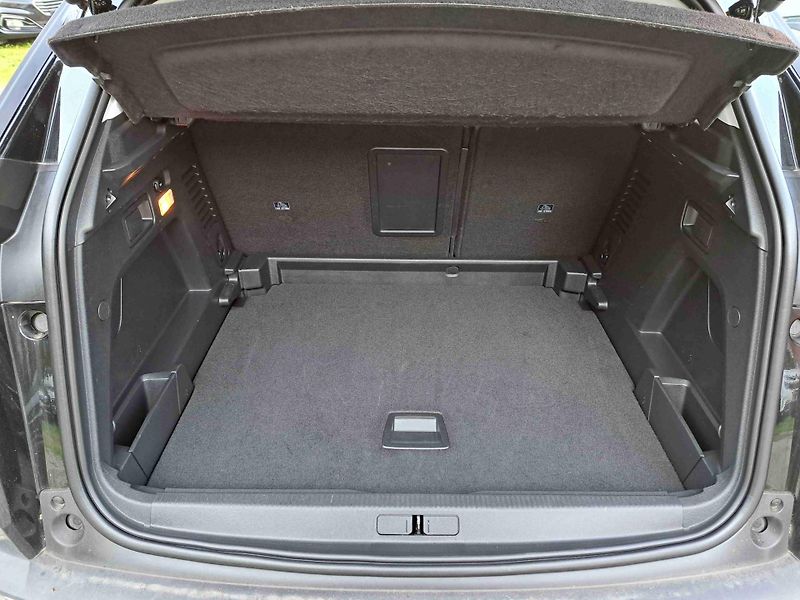 Peugeot 3008 (2019) 1,2PT EAT8 LED ALU kamera NAVI - fotka 14 z 17