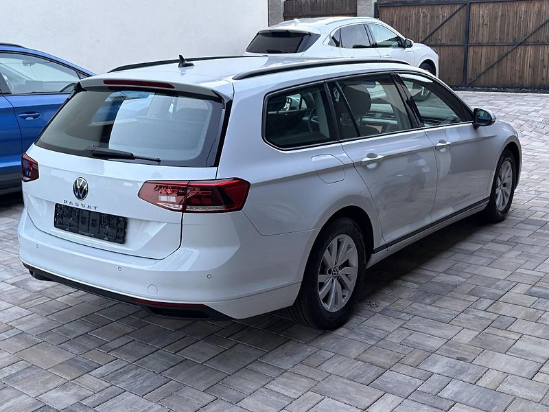 Volkswagen Passat Variant (2023) 2.0 Tdi 122 hp - fotka 3 z 17