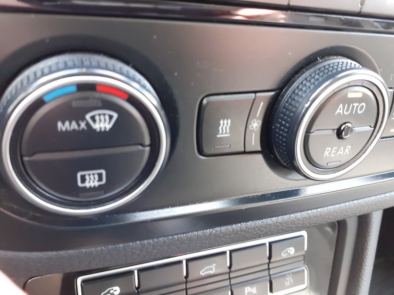 Volkswagen Sharan (2017) 2.0 TDI 4X4 DSG 7 MÍST. - fotka 22 z 48