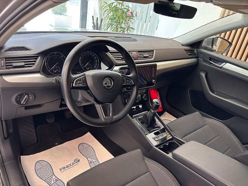 Škoda Superb 2.0 TDI STYLE - fotka 12 z 28