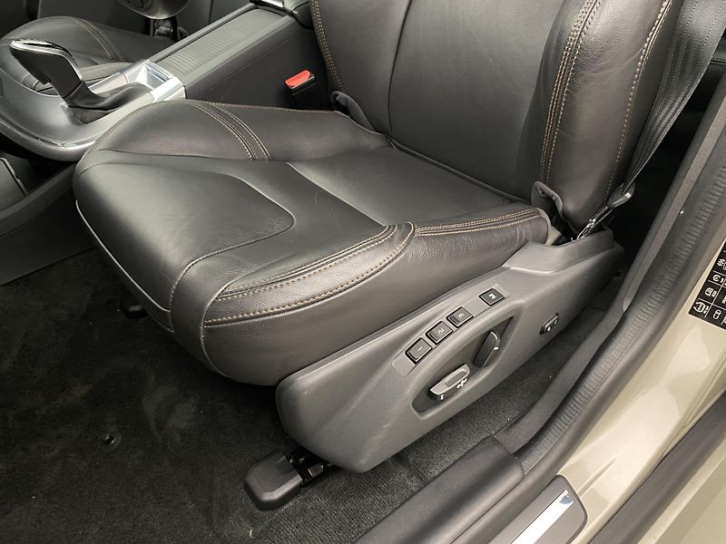 Volvo XC60 D4 AWD SUMMUM AUT  - fotka 24 z 42