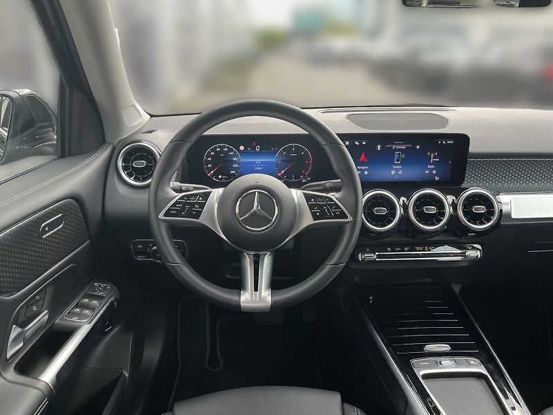 Mercedes-Benz GLB 200 d 4MATIC - fotka 11 z 18