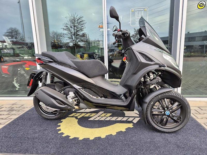 Piaggio MP3 300 (2024) Deep Black - fotka 3 z 20