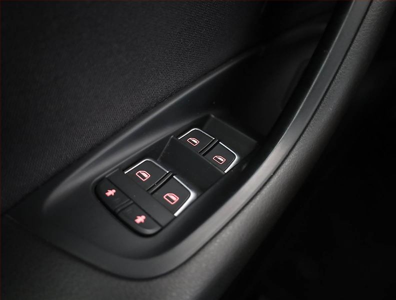 Audi A6 (2013) 3.0 TDI, 4X4, Automat, Xenony - fotka 16 z 18
