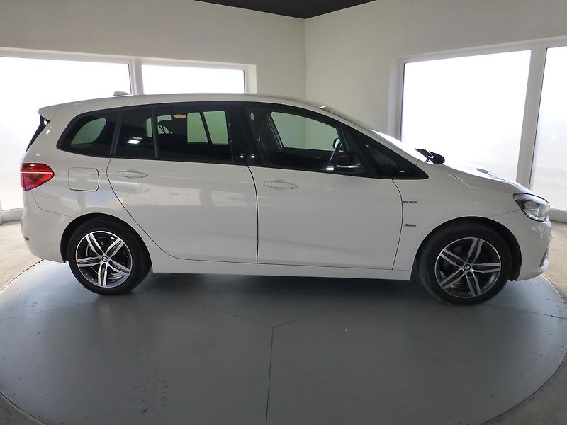 BMW Řada 2 (2016) 2,0D*NAVI*ALU*VYHŘ.SED*M.PAKET - fotka 4 z 28