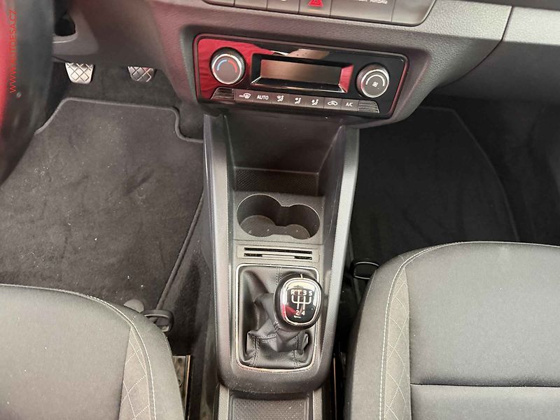 Škoda Fabia (2017) 1.2 TSI, 1.maj,ČR, AC, park - fotka 15 z 17