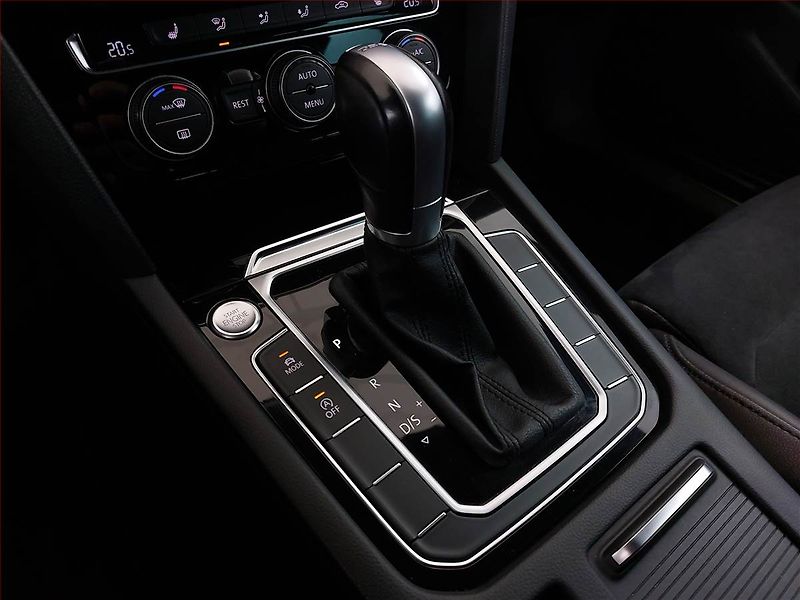 Volkswagen Passat (2018) 2.0 TDI, Automat, Kůže, Navi - fotka 11 z 19