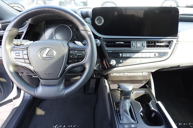 Lexus ES 300h ZLEVNĚNO 2,5HSD Elegance Plus - fotka 15 z 37