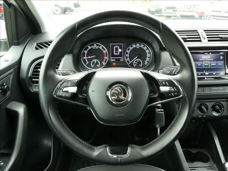 Škoda Fabia 1,0 TSi 81kW 2xkola,DPH,servis - fotka 32 z 43