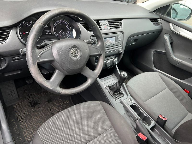 Škoda Octavia (2014) 1.6TDi 77kW! 2x kola! 1.maj+ČR - fotka 11 z 18