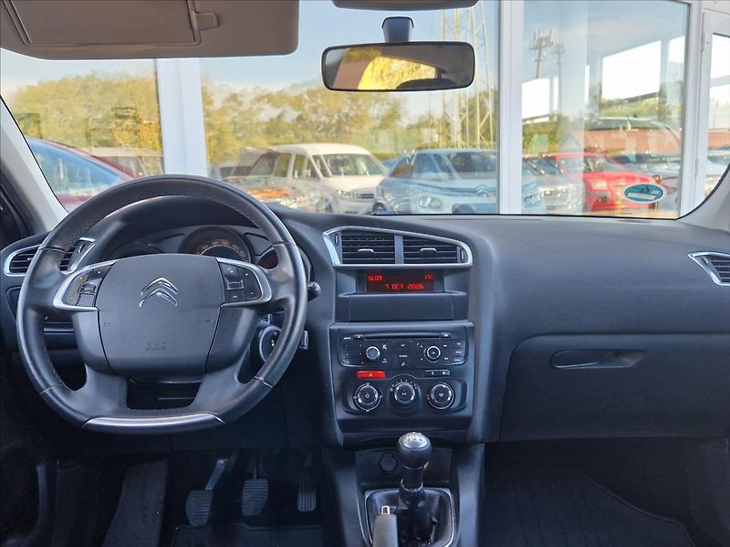 Citroën C4 1,4 i AC SENZORY+SADA ZIM.KOL - fotka 17 z 30