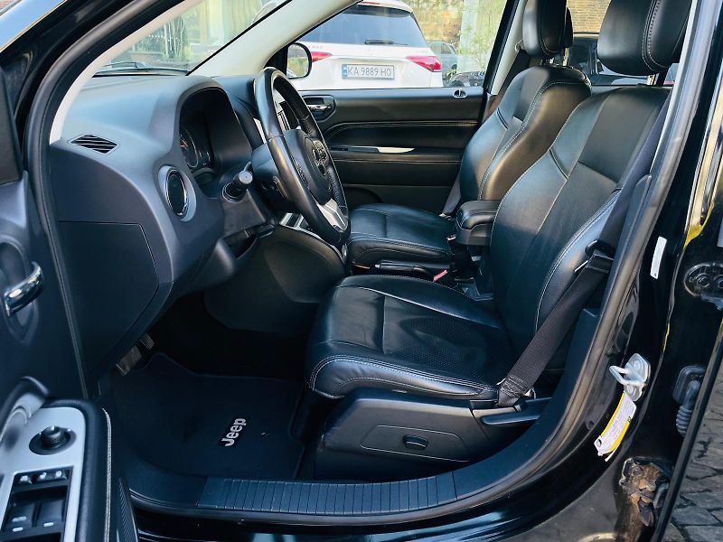 Jeep Compass 2.4i 4x4 AUT KAMERA TAŽNÉ - fotka 30 z 47