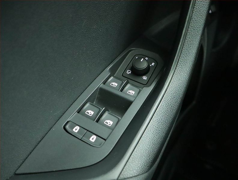 Škoda Karoq (2020) 1.5 TSI - fotka 13 z 14