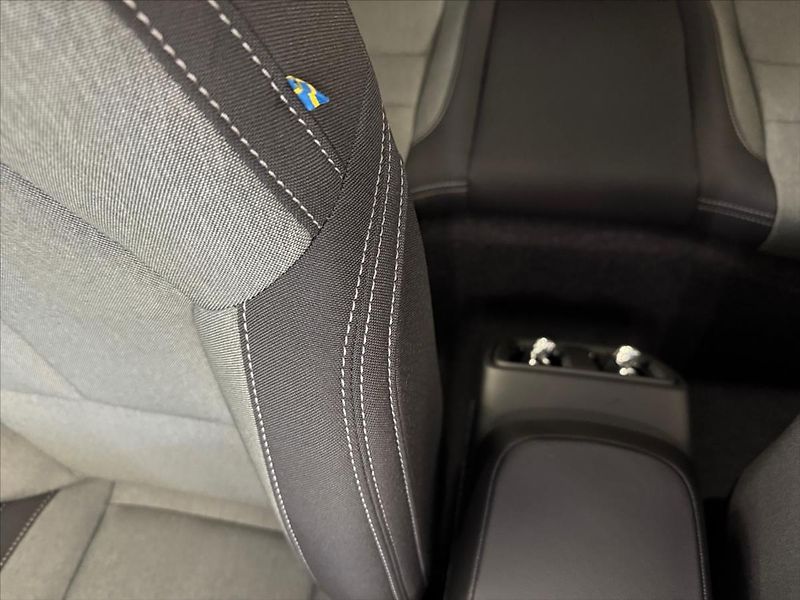 Volvo XC40 (2025) 2,0 B3 FWD Plus Dark 8367 - fotka 15 z 15