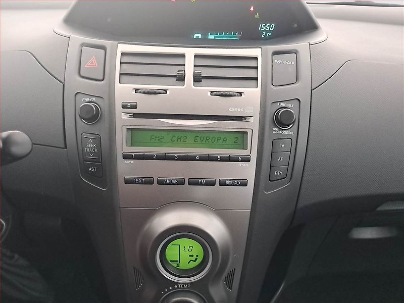 Toyota Yaris (2009) 1.33 Dual VVT-i, Serv.kniha - fotka 12 z 16