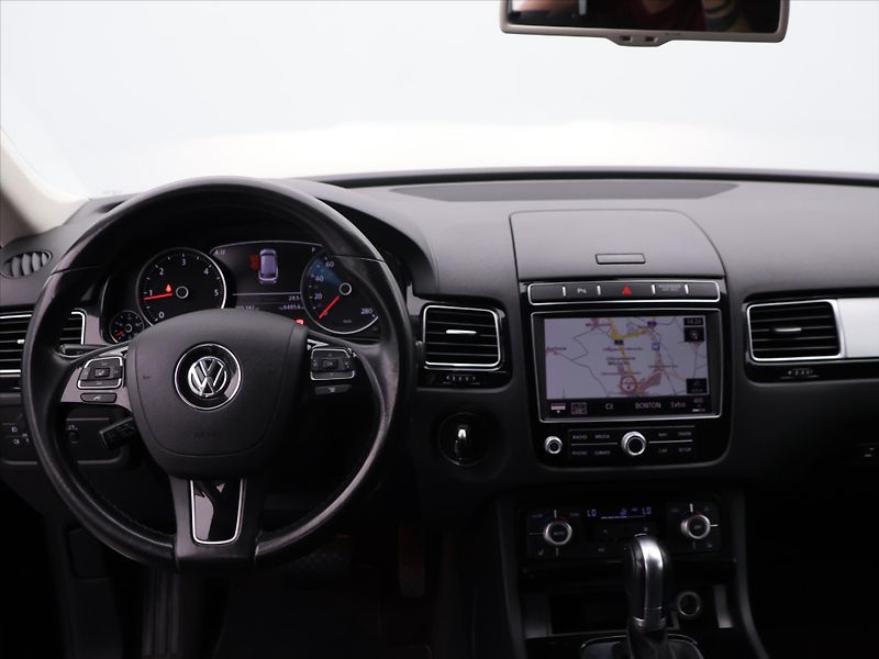 Volkswagen Touareg 3,0 TDI V6 193kW 4x4 Tažné - fotka 26 z 34