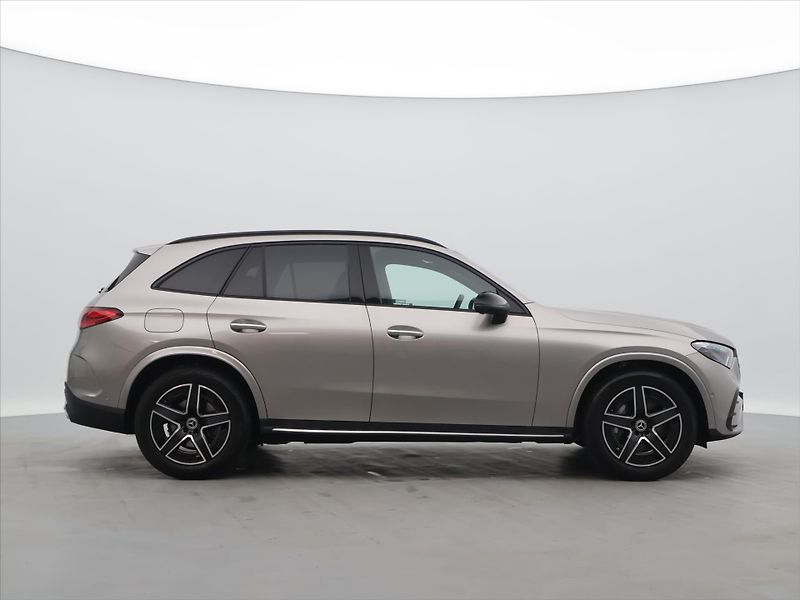 Mercedes-Benz GLC 2,0 300 4Matic AMG CZ 1Maj - fotka 8 z 41