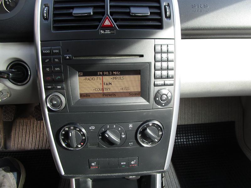 Mercedes-Benz Třídy A (2011) 1,7i-85KW-NOVÁ STK+OLEJ - fotka 11 z 13