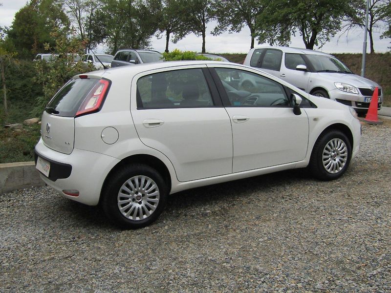 Fiat Punto (2011) 1.4I 57kW CNG - fotka 10 z 34