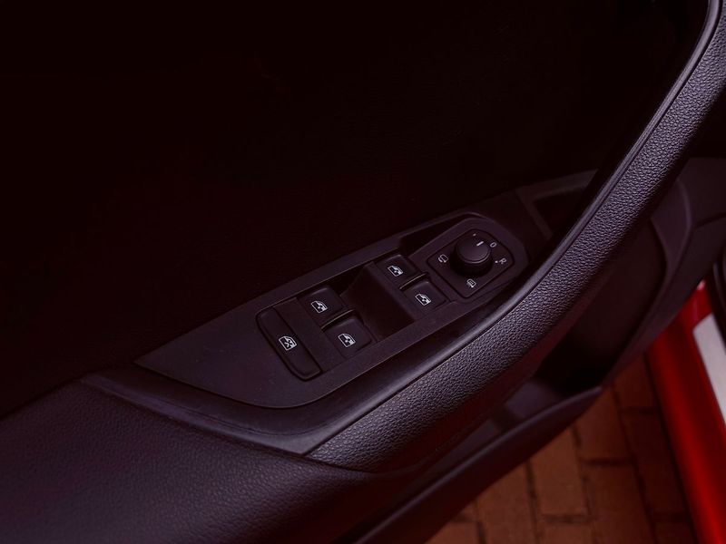 Škoda Karoq 1.5 TSi Sportline 4x4 DSG, ČR - fotka 14 z 34