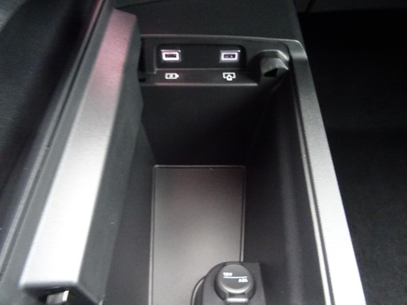 Peugeot 5008 (2026) GT Hybrid 145k e-DCS6 - fotka 24 z 56
