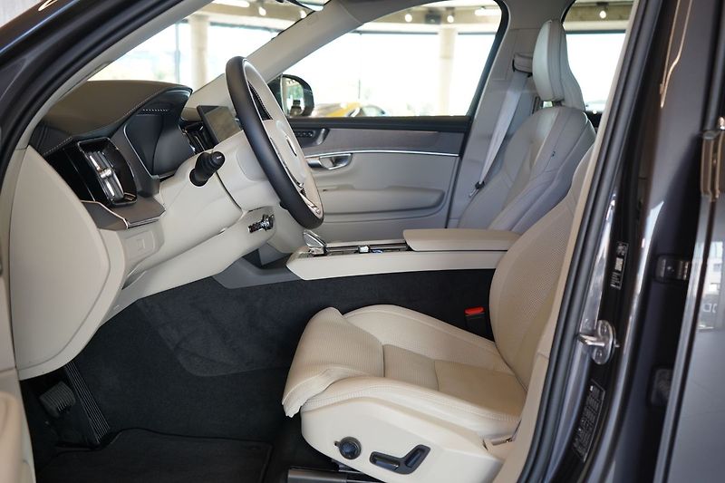 Volvo XC90 B5 PLUS Bright Vzduch, 360° - fotka 18 z 50