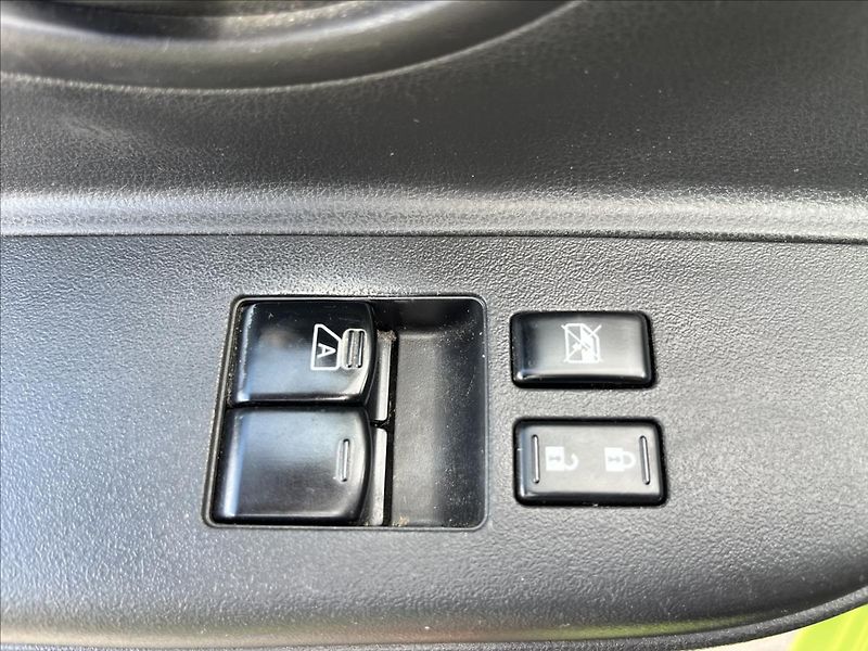 Nissan Micra 1,2 i KLIMA ALU  SERVIS - fotka 27 z 38