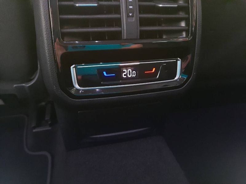 Volkswagen Passat Variant (2021) 2.0 TDI (110kW/150k) DSG, Busi - fotka 22 z 26