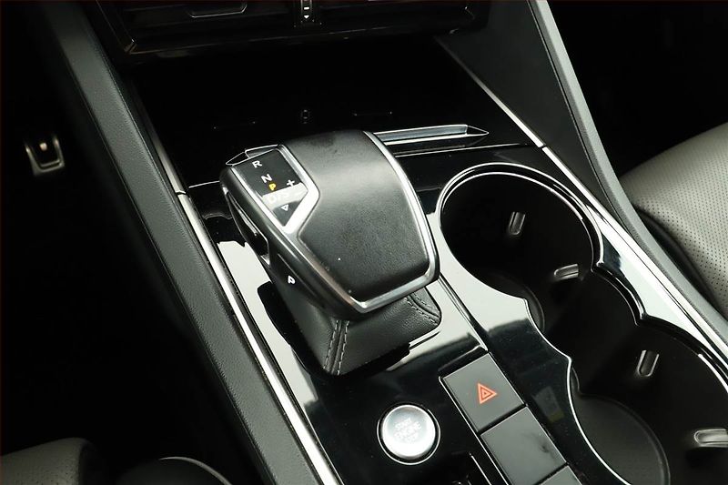 Volkswagen Touareg (2020) V8 TDI - fotka 10 z 18