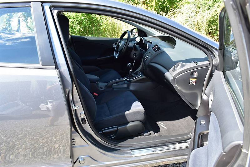 Honda Civic 1,8 i-VTEC SERVIS,1.M,MOC PĚKN - fotka 14 z 18