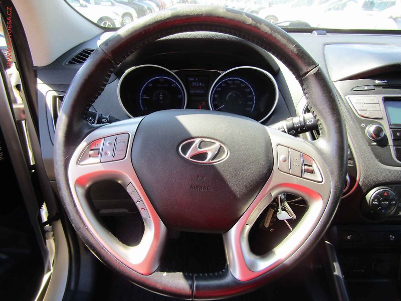 Hyundai ix35 (2012) 2.0CRDi 4x4, ČR, Výhř.sed. - fotka 13 z 22