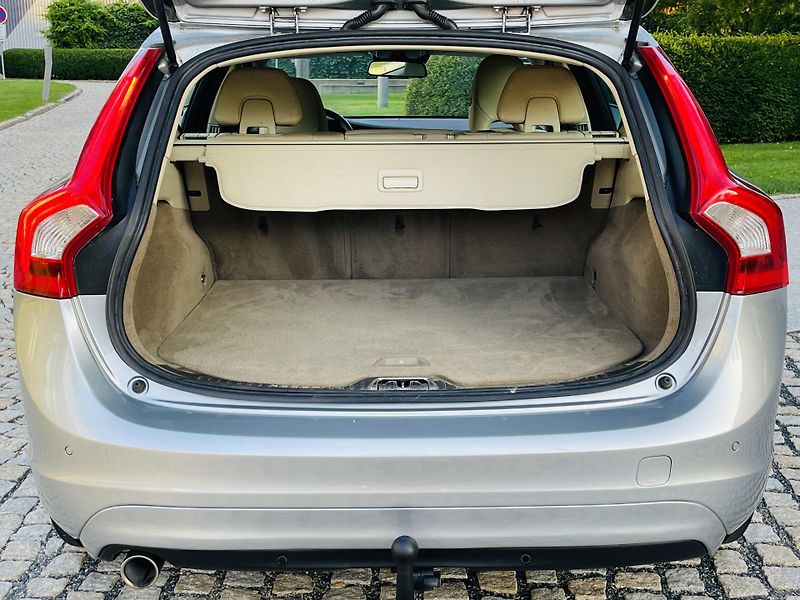 Volvo V60 2.0D4 5V AUTOMAT KAMERA TAŽNÉ - fotka 18 z 43