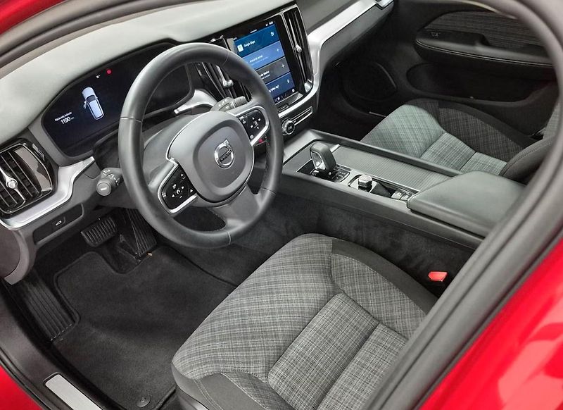 Volvo V60 Cross Country B4 AWD Core Kam. - fotka 2 z 9