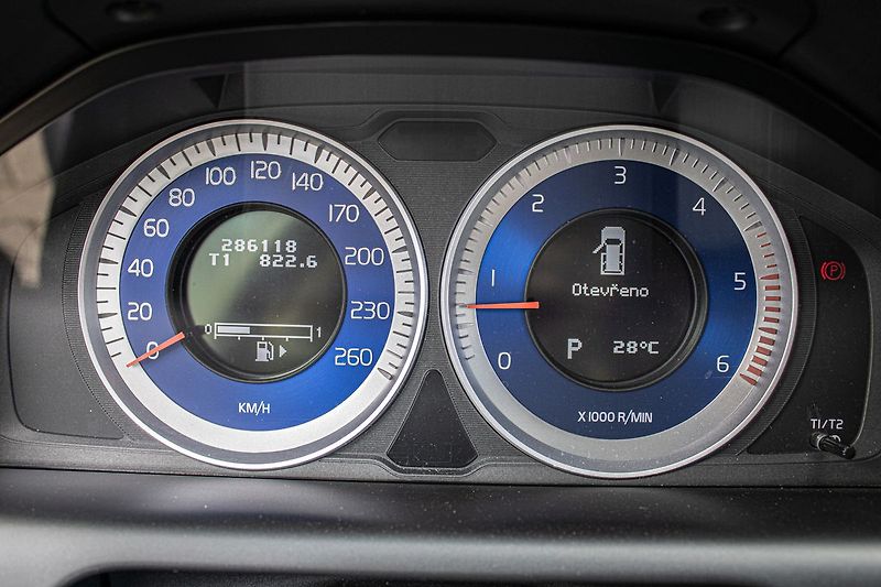 Volvo XC60 - fotka 18 z 28