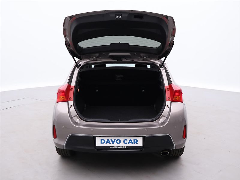 Toyota Auris 1,6 97kW CZ Style Valvematic - fotka 9 z 31