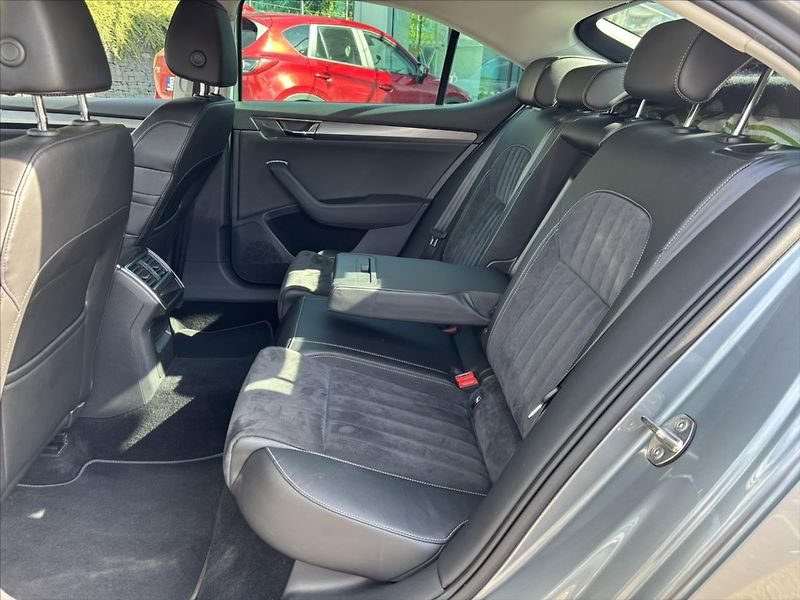 Škoda Superb 2,0 TDi AT Style SERVIS - fotka 12 z 43