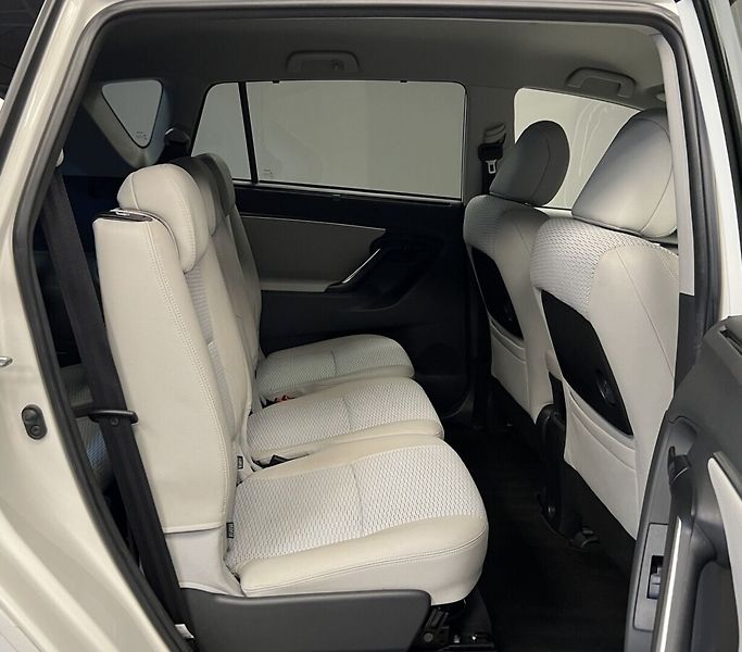 Toyota Verso 2.2 AT STYLE D-CAT 7míst - fotka 11 z 17
