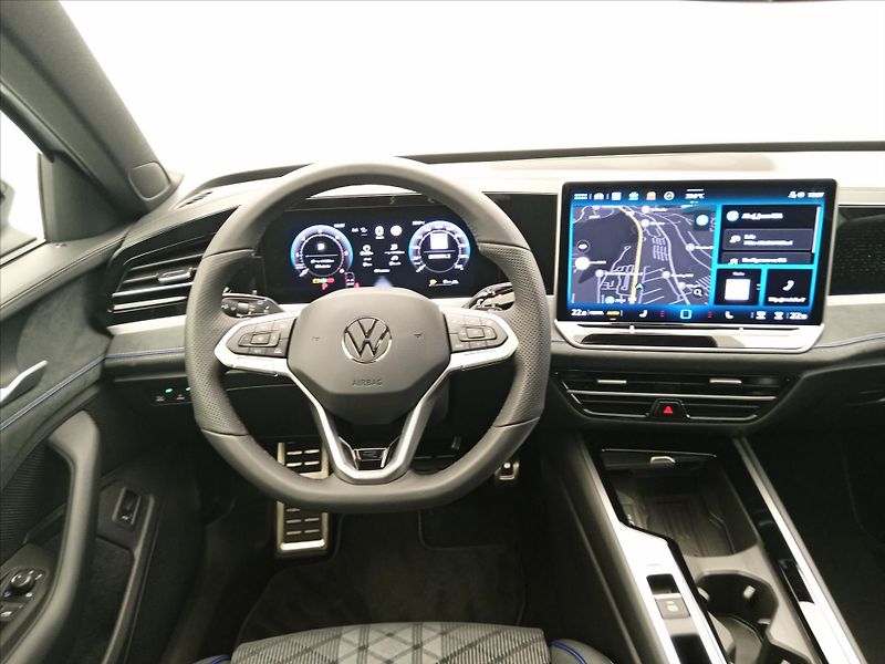 Volkswagen Passat 2,0 Rline People  TDI - fotka 16 z 19