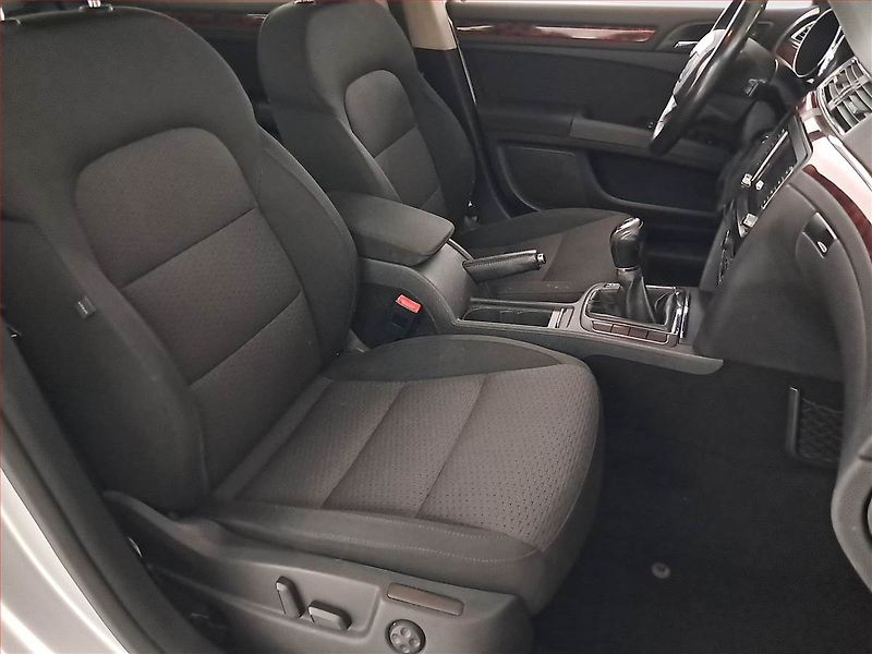 Škoda Superb (2010) 1.4 TSI, Navi, Xenony - fotka 9 z 23
