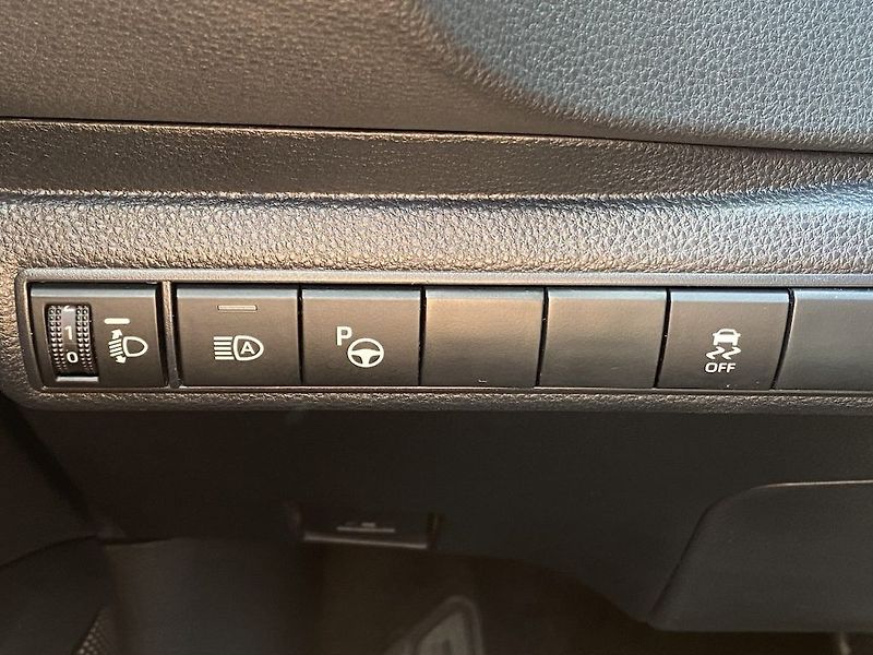 Toyota Corolla 2.0HSD, ČR-1m, ComTech, DPH - fotka 29 z 30