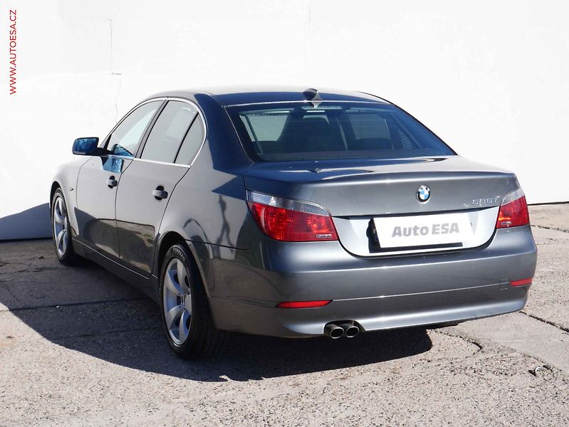 BMW Řada 5 (2005) 2.5i, ČR, AC, xenon - fotka 4 z 15