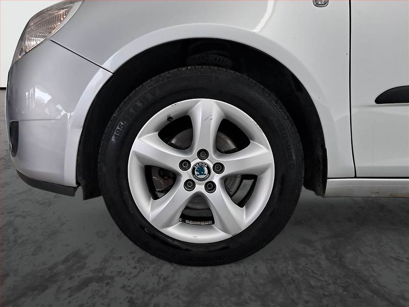 Škoda Fabia (2008) 1.4 16V, po STK, jezdí výborně - fotka 15 z 17