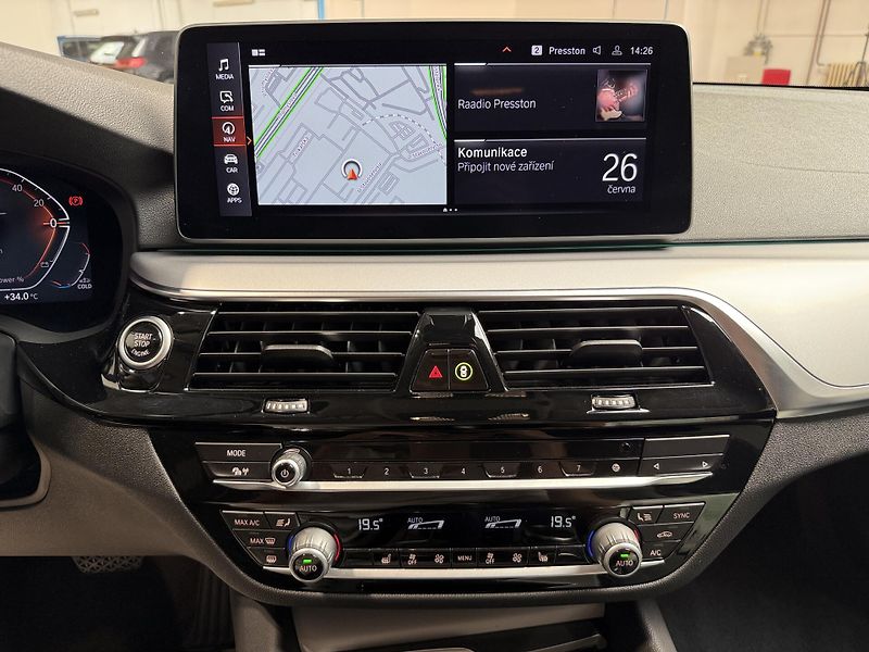 BMW Řada 5 3.0 530d xDrive AT Touring - fotka 7 z 14