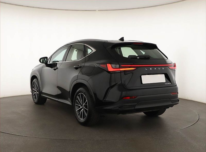 Lexus NX 200t (2023) 350h - fotka 4 z 18